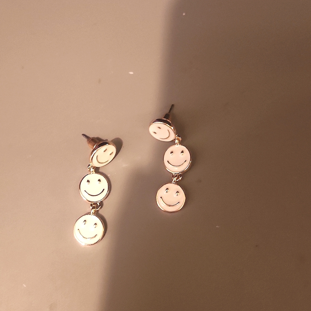 Simons Happy Earrings